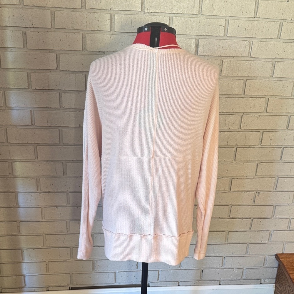 Free People Light Pink V-Neck Sweater size Small - Picture 2 of 5